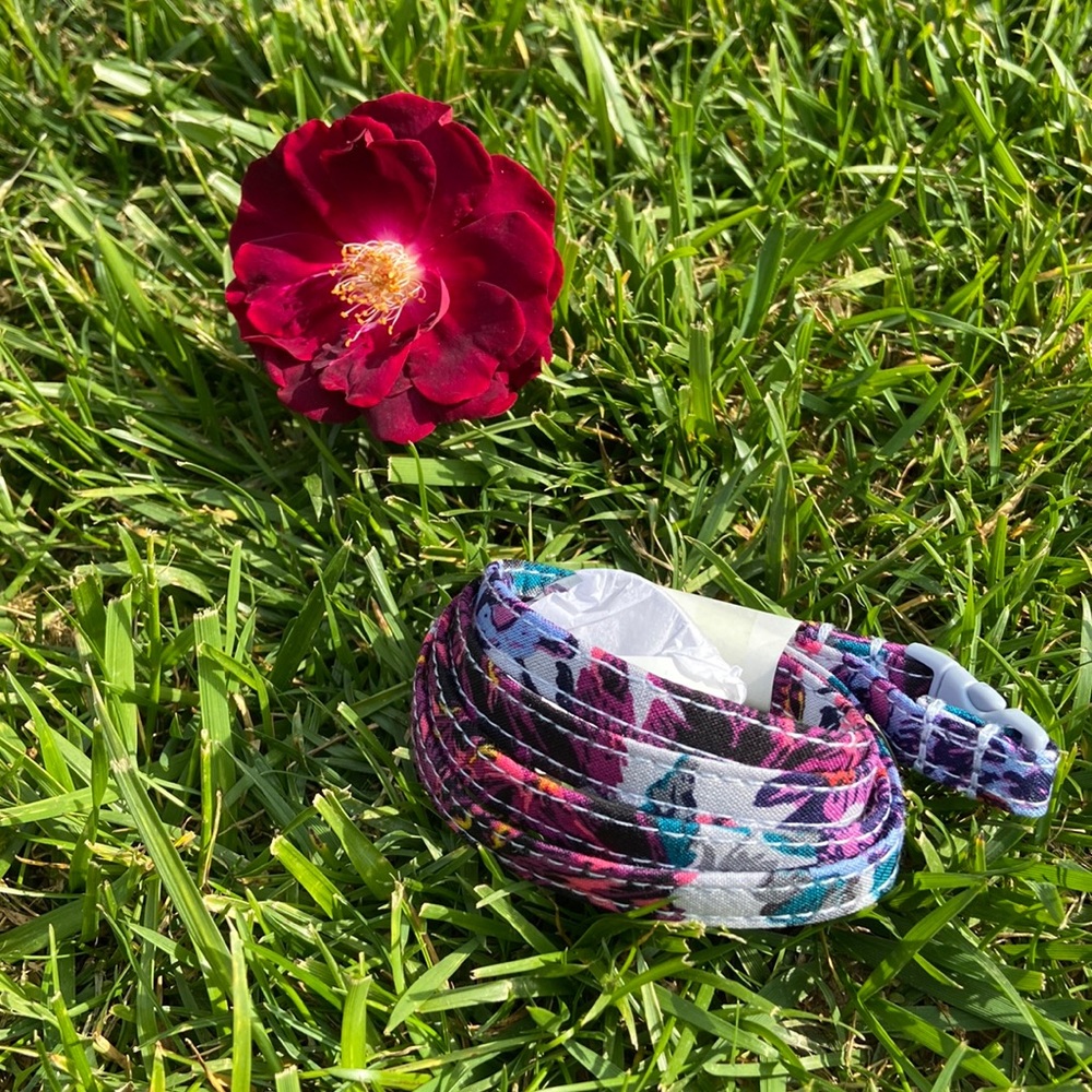 NWT Vera Bradley - Petite Neon Blooms Breakaway Lanyard